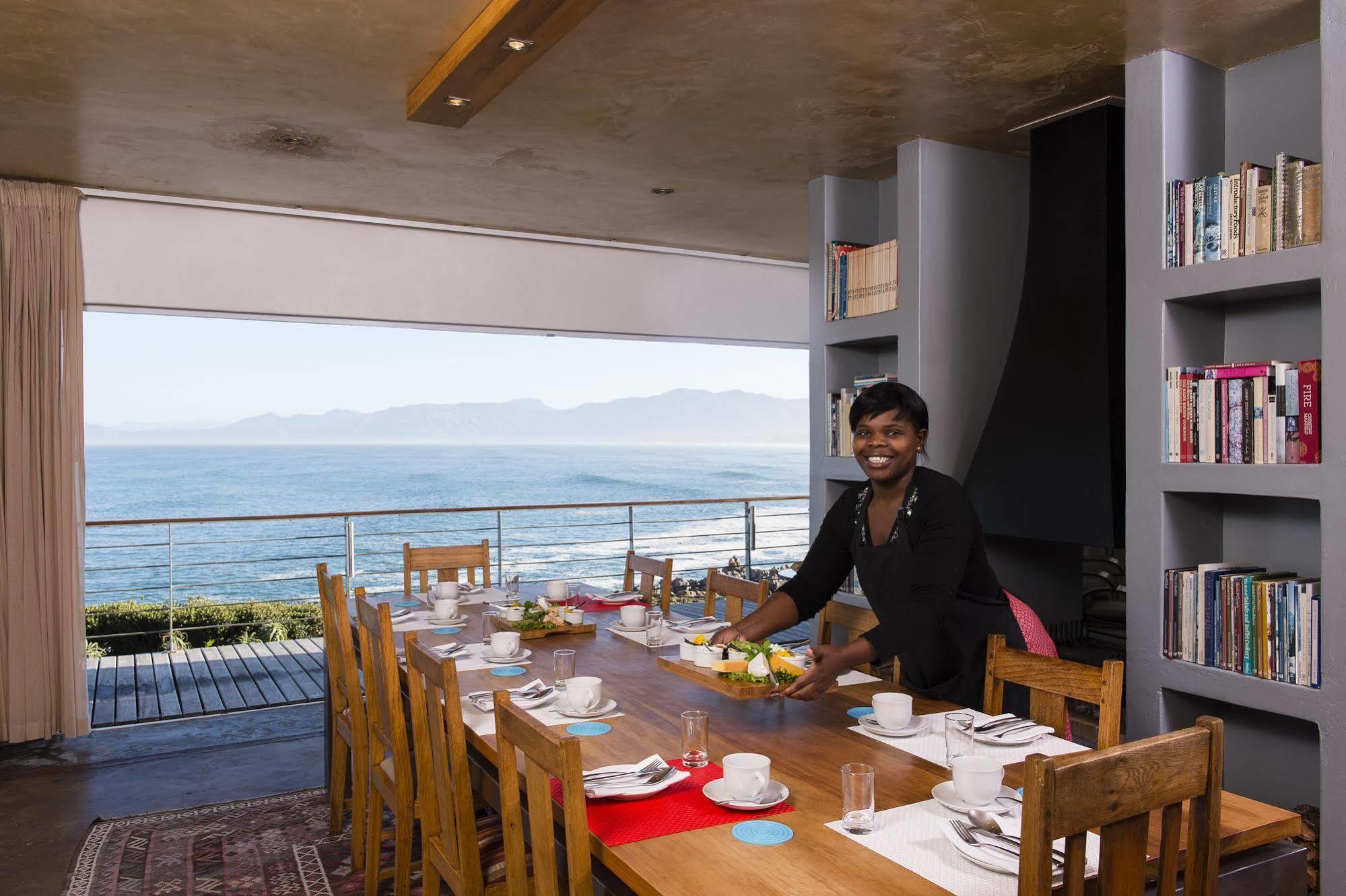 Whalesong Lodge Gansbaai Exterior photo
