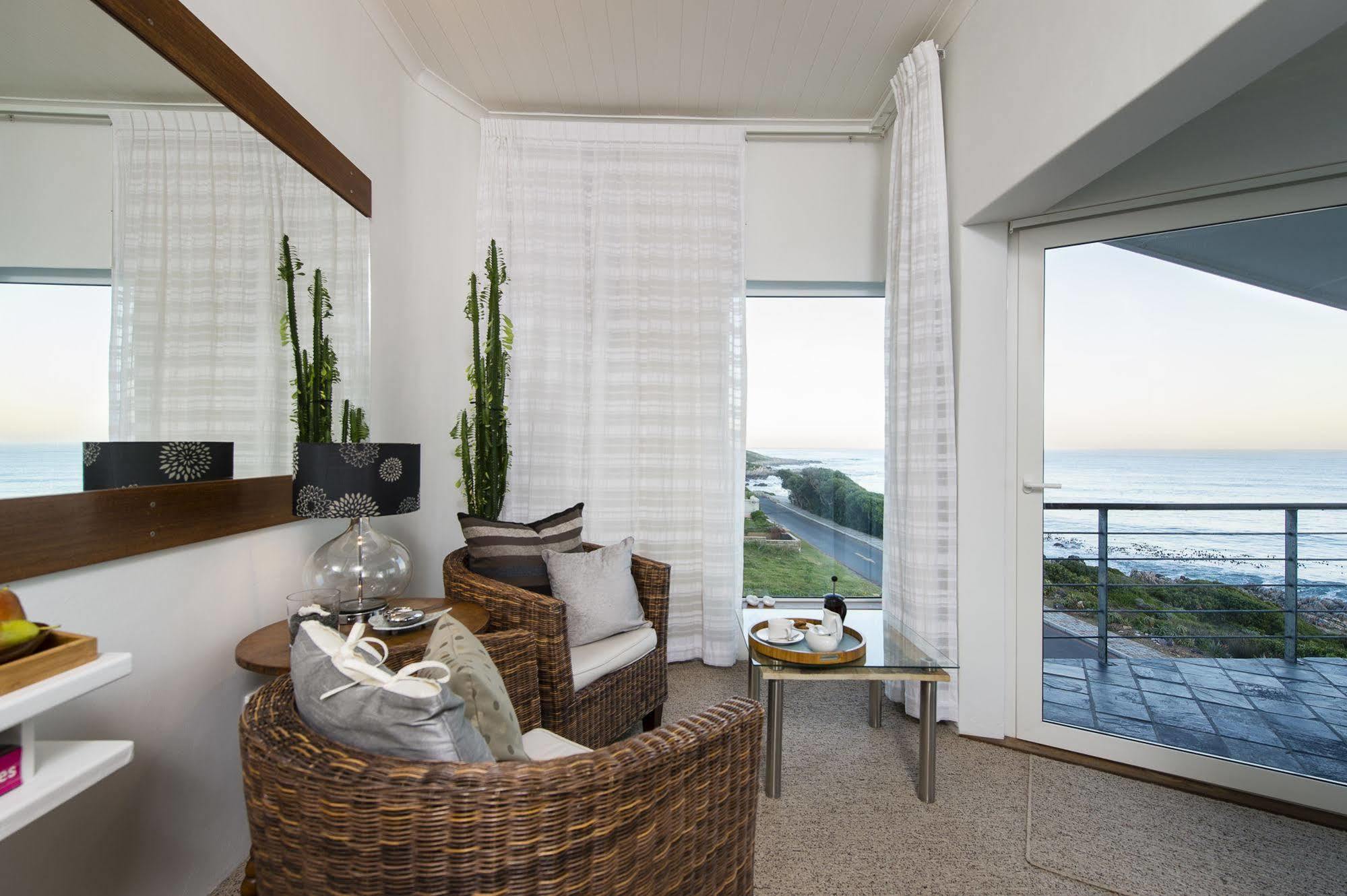 Whalesong Lodge Gansbaai Exterior photo