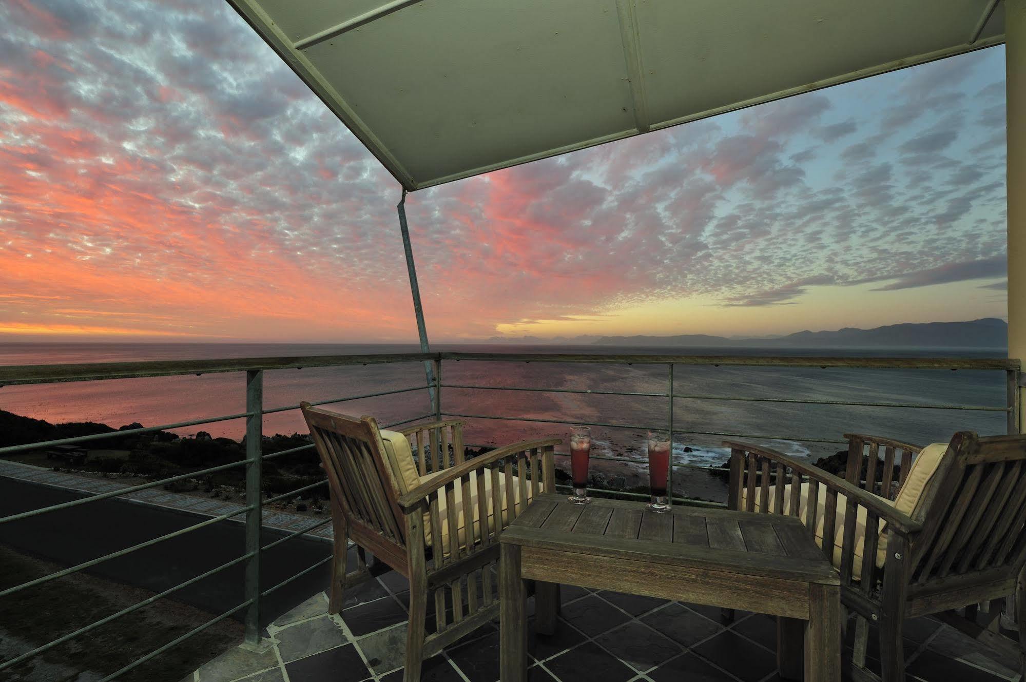 Whalesong Lodge Gansbaai Exterior photo